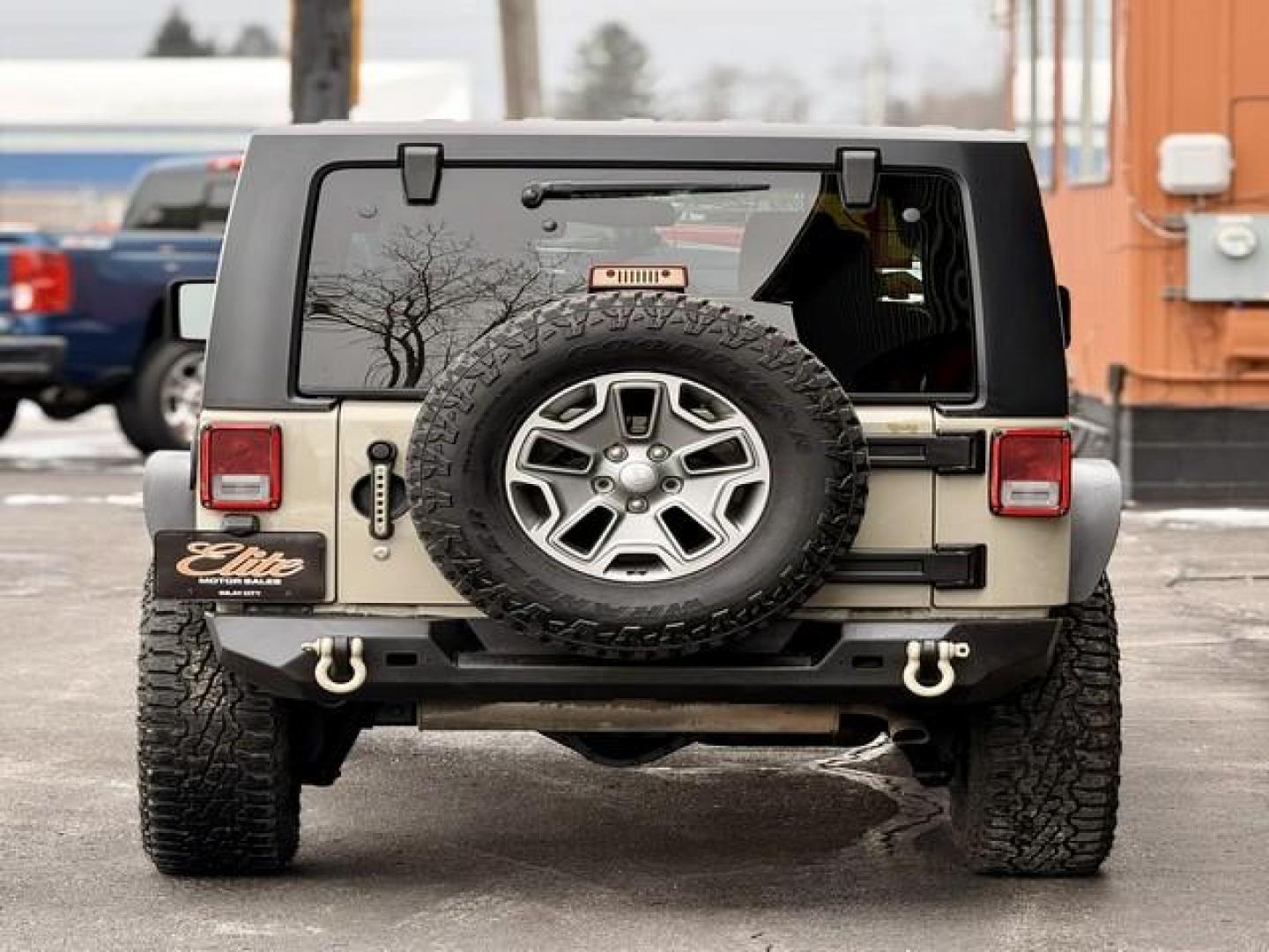 2018 GOBI JEEP WRANGLER JK (1C4BJWCG2JL) with an V6,3.6L(220 CID),DOHC engine, AUTOMATIC transmission, located at 14600 Frazho Road, Warren, MI, 48089, (586) 776-3400, 42.485996, -82.974220 - Photo#5