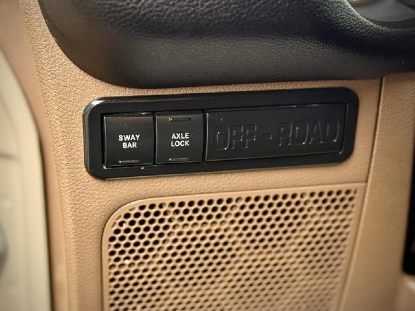 2018 GOBI JEEP WRANGLER JK (1C4BJWCG2JL) with an V6,3.6L(220 CID),DOHC engine, AUTOMATIC transmission, located at 14600 Frazho Road, Warren, MI, 48089, (586) 776-3400, 42.485996, -82.974220 - Photo#15