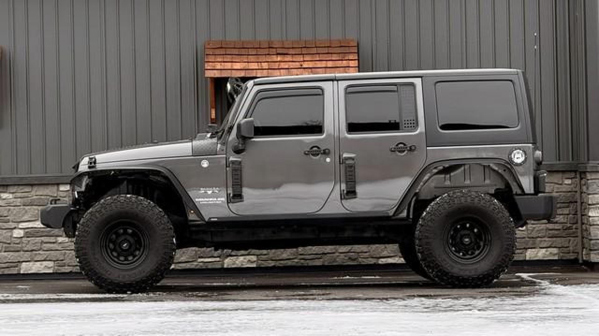 2017 GREY JEEP WRANGLER (1C4HJWEG4HL) with an V6,3.6L(220 CID),DOHC engine, AUTOMATIC transmission, located at 14600 Frazho Road, Warren, MI, 48089, (586) 776-3400, 42.485996, -82.974220 - Photo#1