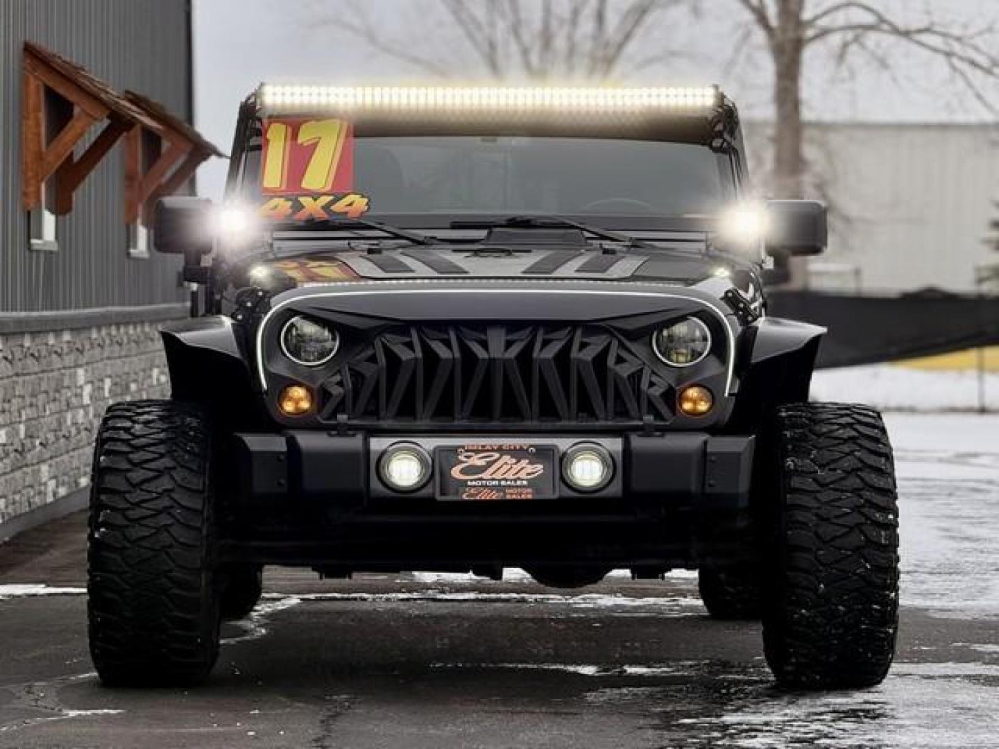 2017 GREY JEEP WRANGLER (1C4HJWEG4HL) with an V6,3.6L(220 CID),DOHC engine, AUTOMATIC transmission, located at 14600 Frazho Road, Warren, MI, 48089, (586) 776-3400, 42.485996, -82.974220 - Photo#4