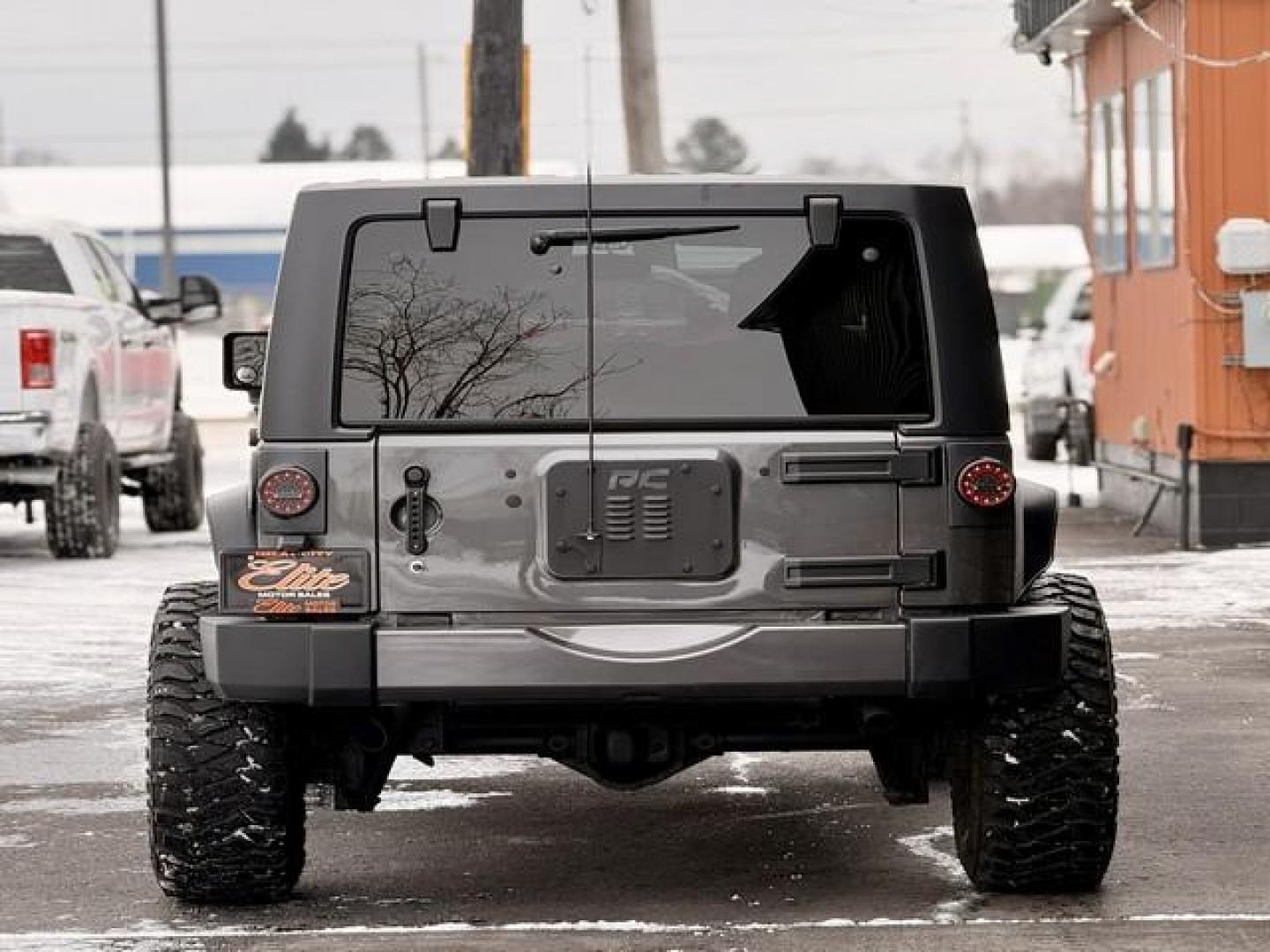 2017 GREY JEEP WRANGLER (1C4HJWEG4HL) with an V6,3.6L(220 CID),DOHC engine, AUTOMATIC transmission, located at 14600 Frazho Road, Warren, MI, 48089, (586) 776-3400, 42.485996, -82.974220 - Photo#5