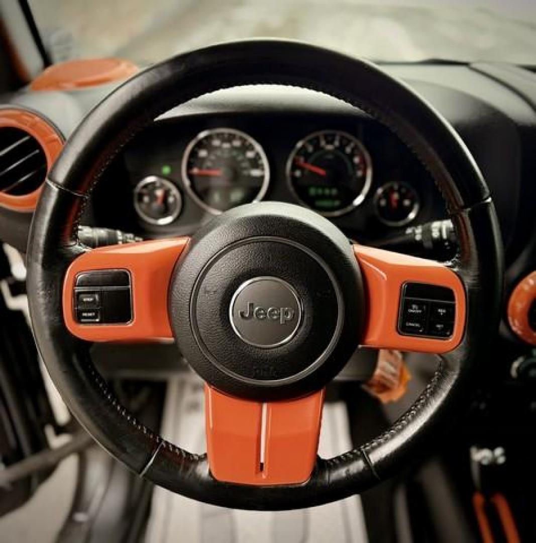 2017 GREY JEEP WRANGLER (1C4HJWEG4HL) with an V6,3.6L(220 CID),DOHC engine, AUTOMATIC transmission, located at 14600 Frazho Road, Warren, MI, 48089, (586) 776-3400, 42.485996, -82.974220 - Photo#12