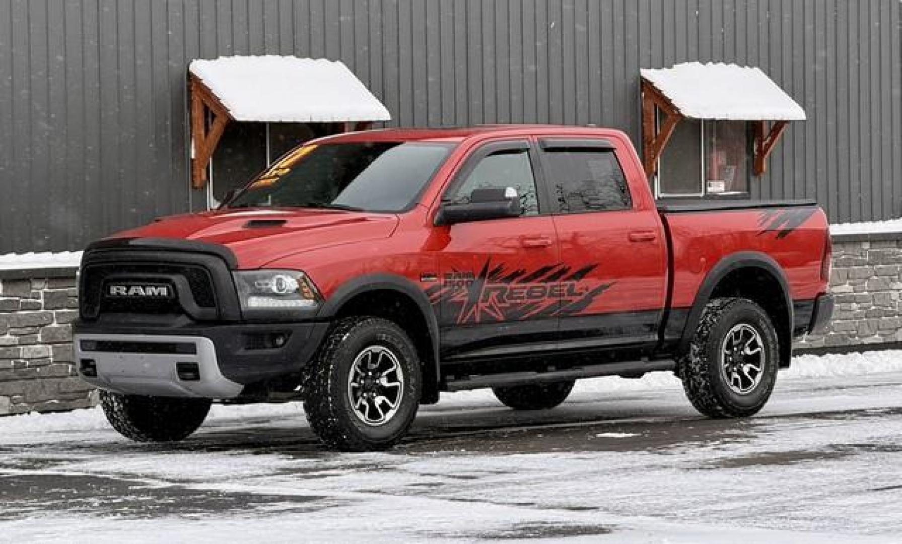 2017 RED RAM 1500 (1C6RR7YT6HS) with an V8,5.7L(345 CID),OHV engine, AUTOMATIC transmission, located at 14600 Frazho Road, Warren, MI, 48089, (586) 776-3400, 42.485996, -82.974220 - Photo#1