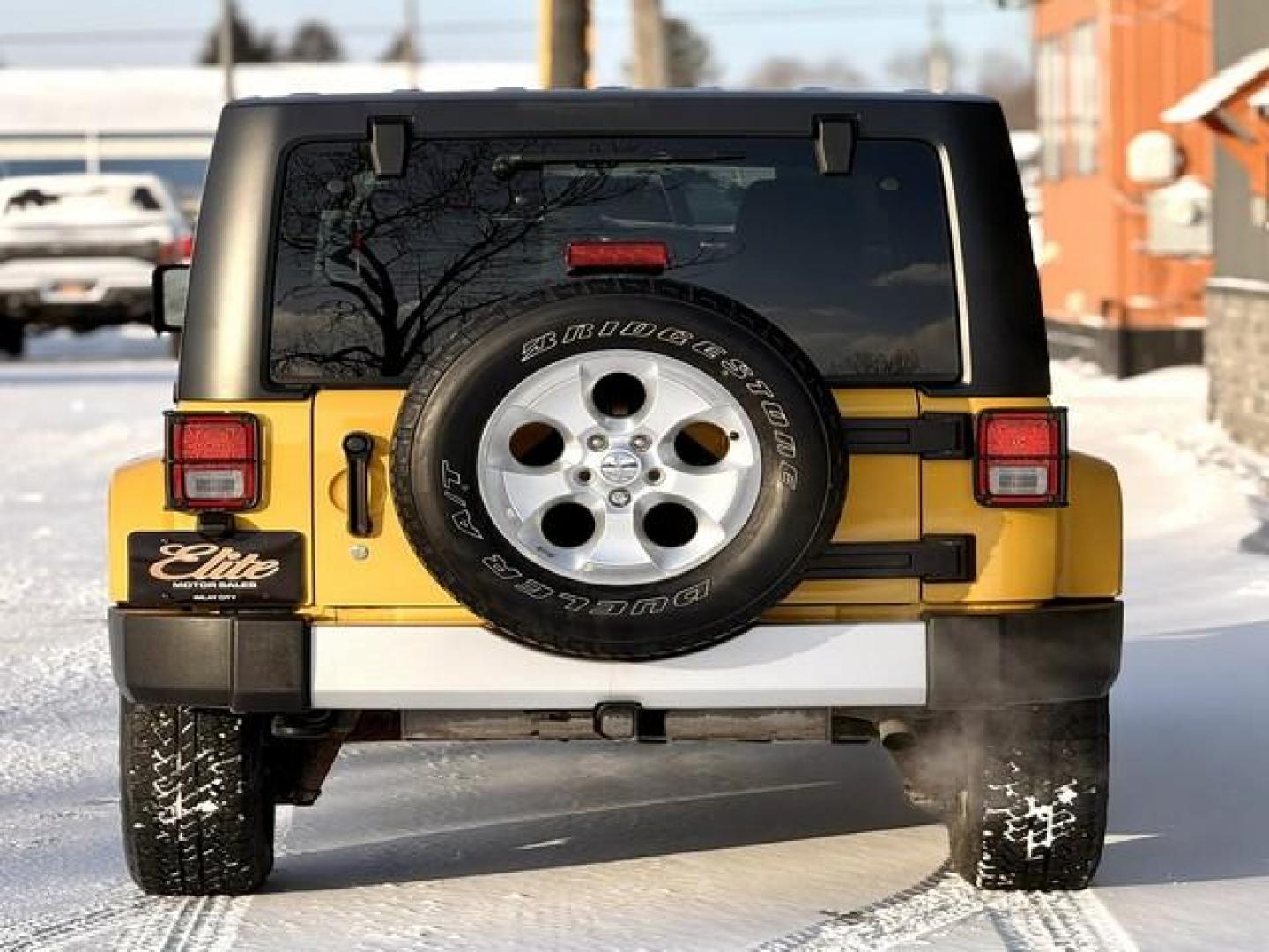 2015 YELLOW JEEP WRANGLER (1C4BJWEGXFL) with an V6,3.6L(220 CID),DOHC engine, AUTOMATIC transmission, located at 14600 Frazho Road, Warren, MI, 48089, (586) 776-3400, 42.485996, -82.974220 - Photo#5
