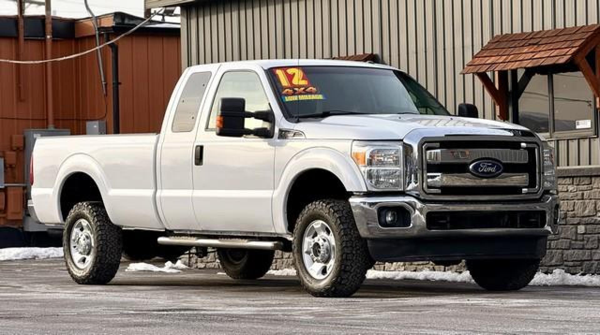 2012 WHITE FORD F-250 SUPER DUTY (1FT7X2B66CE) with an V8,6.2L(379 CID),SOHC engine, AUTOMATIC transmission, located at 14600 Frazho Road, Warren, MI, 48089, (586) 776-3400, 42.485996, -82.974220 - Photo#2