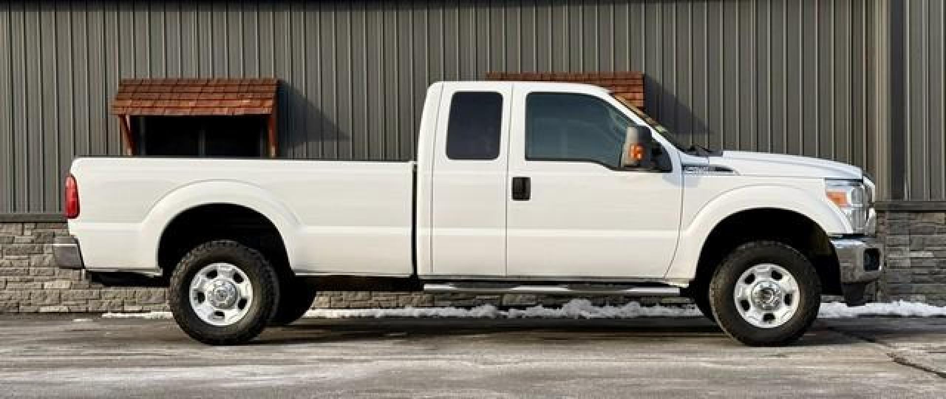 2012 WHITE FORD F-250 SUPER DUTY (1FT7X2B66CE) with an V8,6.2L(379 CID),SOHC engine, AUTOMATIC transmission, located at 14600 Frazho Road, Warren, MI, 48089, (586) 776-3400, 42.485996, -82.974220 - Photo#3