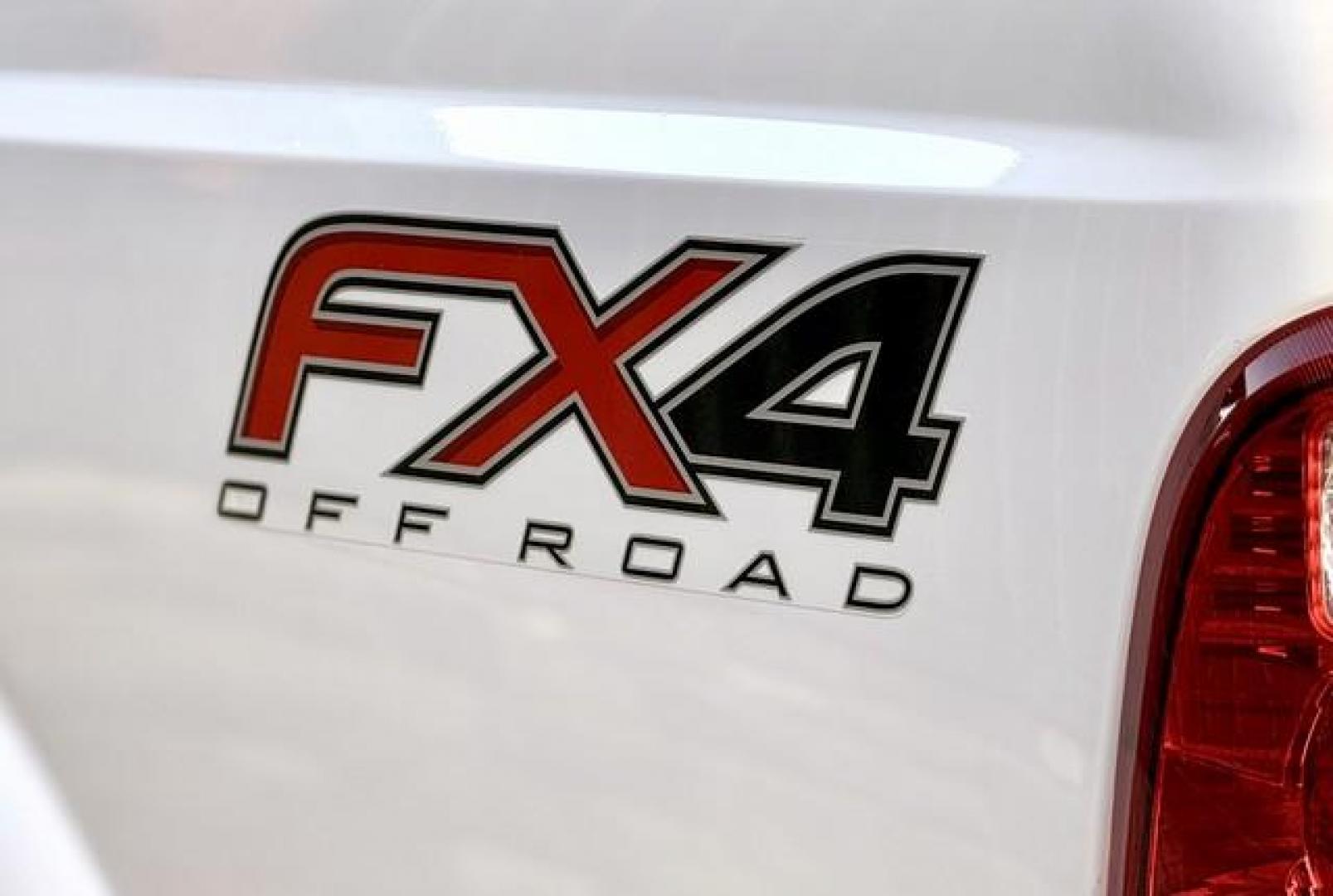 2012 WHITE FORD F-250 SUPER DUTY (1FT7X2B66CE) with an V8,6.2L(379 CID),SOHC engine, AUTOMATIC transmission, located at 14600 Frazho Road, Warren, MI, 48089, (586) 776-3400, 42.485996, -82.974220 - Photo#7