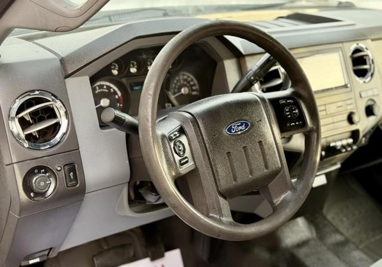 2012 WHITE FORD F-250 SUPER DUTY (1FT7X2B66CE) with an V8,6.2L(379 CID),SOHC engine, AUTOMATIC transmission, located at 14600 Frazho Road, Warren, MI, 48089, (586) 776-3400, 42.485996, -82.974220 - Photo#9