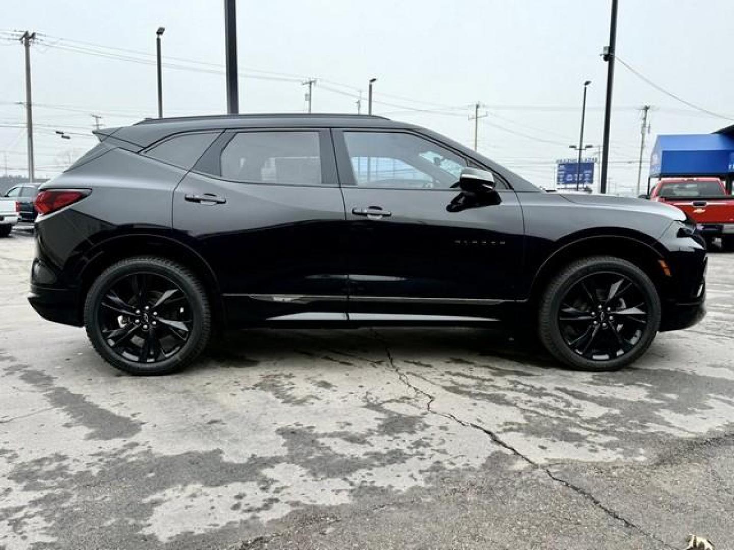 2019 BLACK CHEVROLET BLAZER (3GNKBERS9KS) with an V6,3.6L(222 CID),DOHC engine, AUTOMATIC transmission, located at 14600 Frazho Road, Warren, MI, 48089, (586) 776-3400, 42.485996, -82.974220 - Photo#4