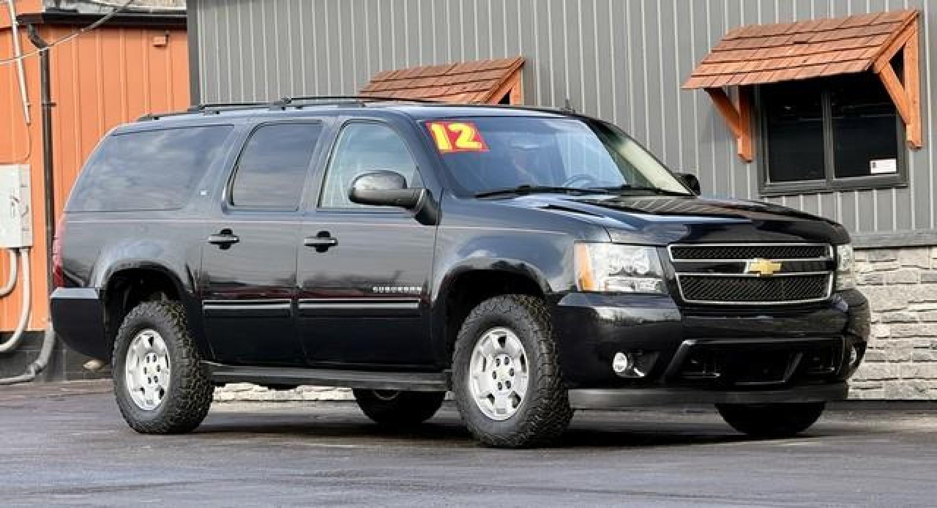 2012 BLACK CHEVROLET SUBURBAN 1500 (1GNSKJE74CR) with an V8,5.3L(325 CID),OHV engine, AUTOMATIC transmission, located at 14600 Frazho Road, Warren, MI, 48089, (586) 776-3400, 42.485996, -82.974220 - Photo#2