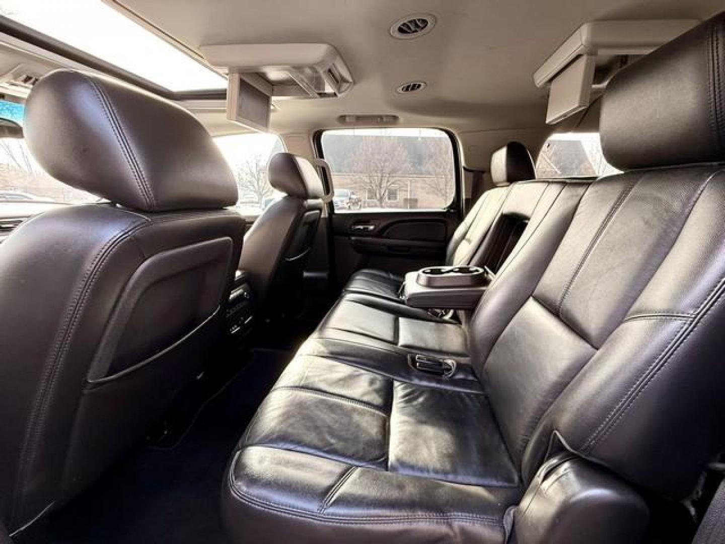 2012 BLACK CHEVROLET SUBURBAN 1500 (1GNSKJE74CR) with an V8,5.3L(325 CID),OHV engine, AUTOMATIC transmission, located at 14600 Frazho Road, Warren, MI, 48089, (586) 776-3400, 42.485996, -82.974220 - Photo#7