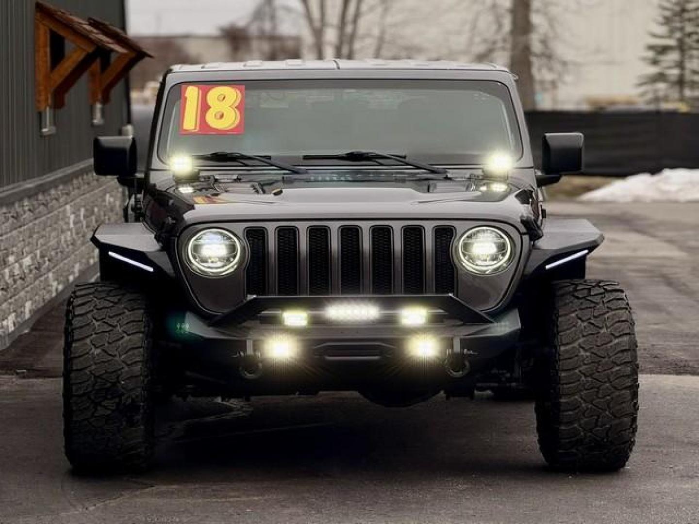 2018 GRAY JEEP WRANGLER (1C4HJXFG8JW) with an V6,3.6L(220 CID),DOHC engine, AUTOMATIC transmission, located at 14600 Frazho Road, Warren, MI, 48089, (586) 776-3400, 42.485996, -82.974220 - Photo#4