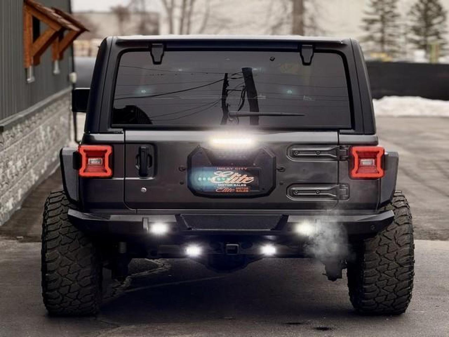 2018 GRAY JEEP WRANGLER (1C4HJXFG8JW) with an V6,3.6L(220 CID),DOHC engine, AUTOMATIC transmission, located at 14600 Frazho Road, Warren, MI, 48089, (586) 776-3400, 42.485996, -82.974220 - Photo#5