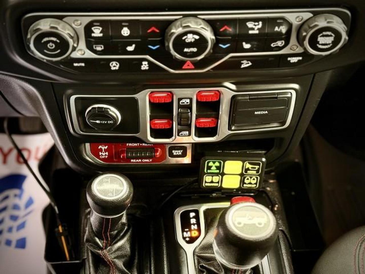 2018 GRAY JEEP WRANGLER (1C4HJXFG8JW) with an V6,3.6L(220 CID),DOHC engine, AUTOMATIC transmission, located at 14600 Frazho Road, Warren, MI, 48089, (586) 776-3400, 42.485996, -82.974220 - Photo#11