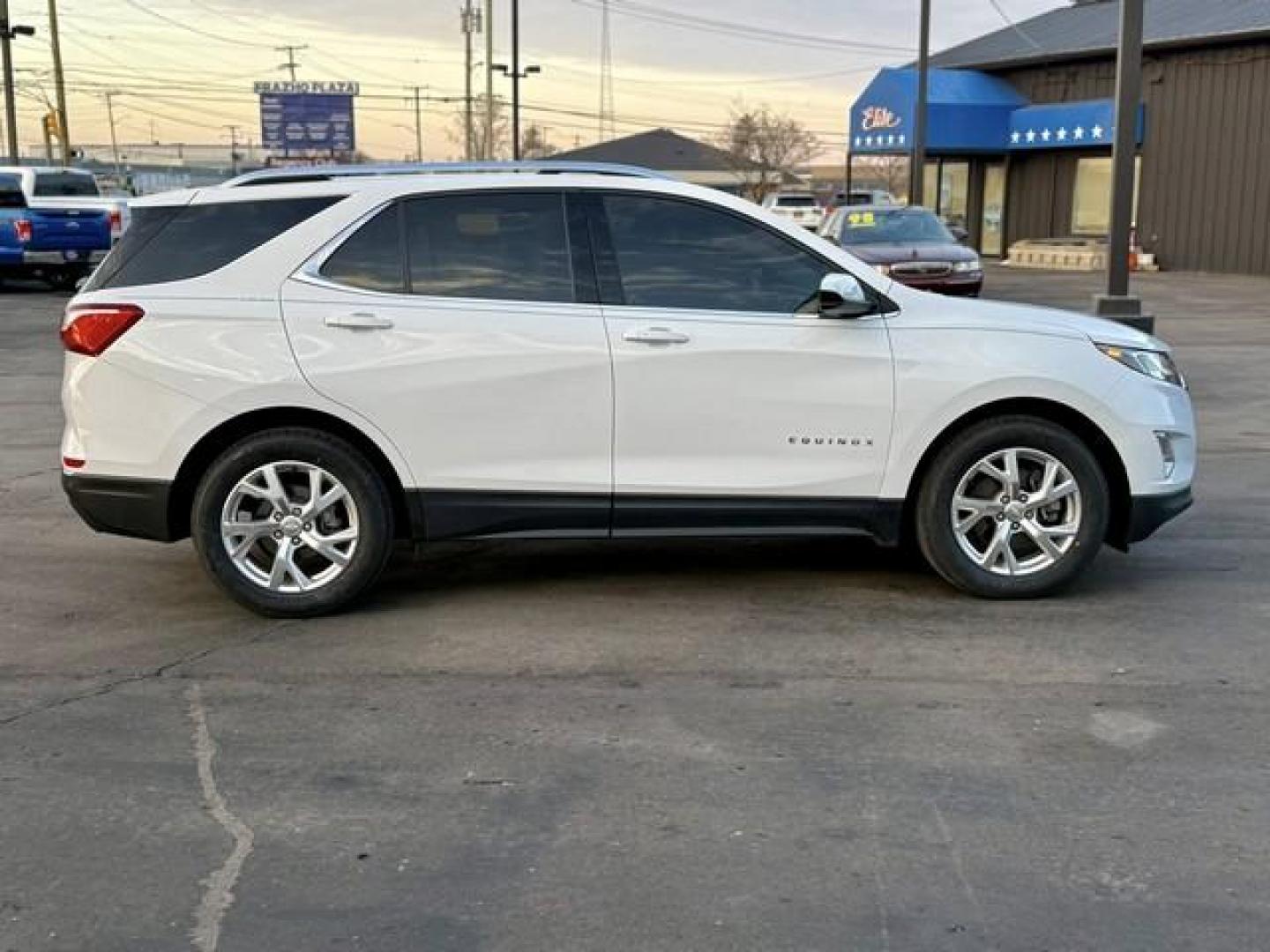 2020 SUMMIT WHITE CHEVROLET EQUINOX (3GNAXLEX8LS) with an L4,2.0L(122 CID), engine, AUTOMATIC transmission, located at 14600 Frazho Road, Warren, MI, 48089, (586) 776-3400, 42.485996, -82.974220 - Photo#4