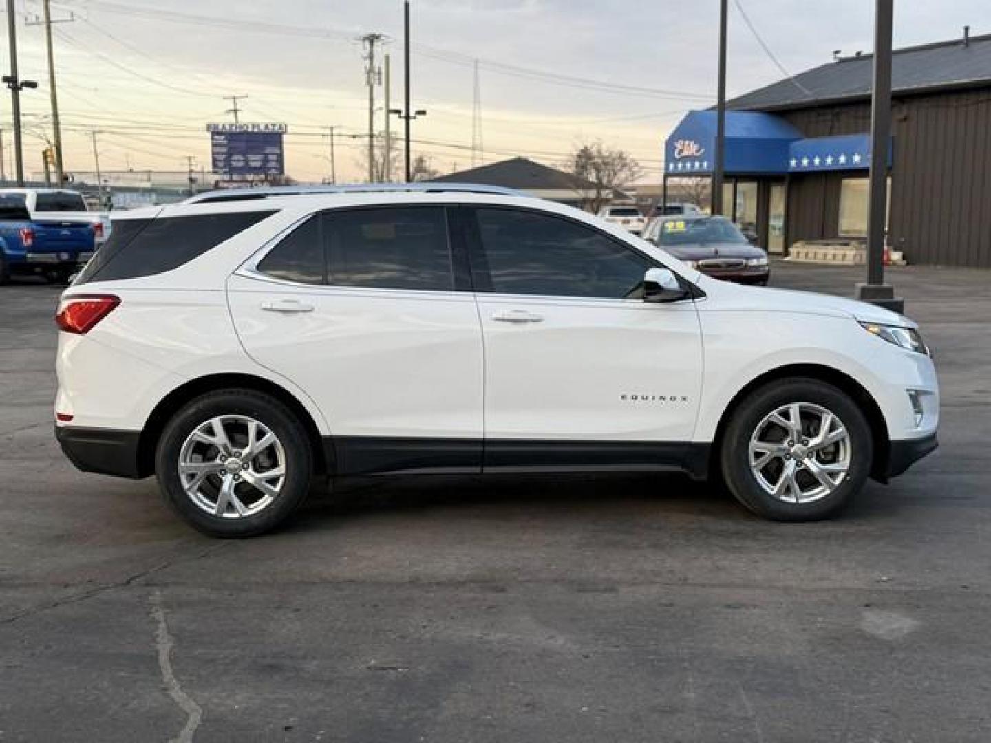 2020 SUMMIT WHITE CHEVROLET EQUINOX (3GNAXLEX8LS) with an L4,2.0L(122 CID), engine, AUTOMATIC transmission, located at 14600 Frazho Road, Warren, MI, 48089, (586) 776-3400, 42.485996, -82.974220 - Photo#5