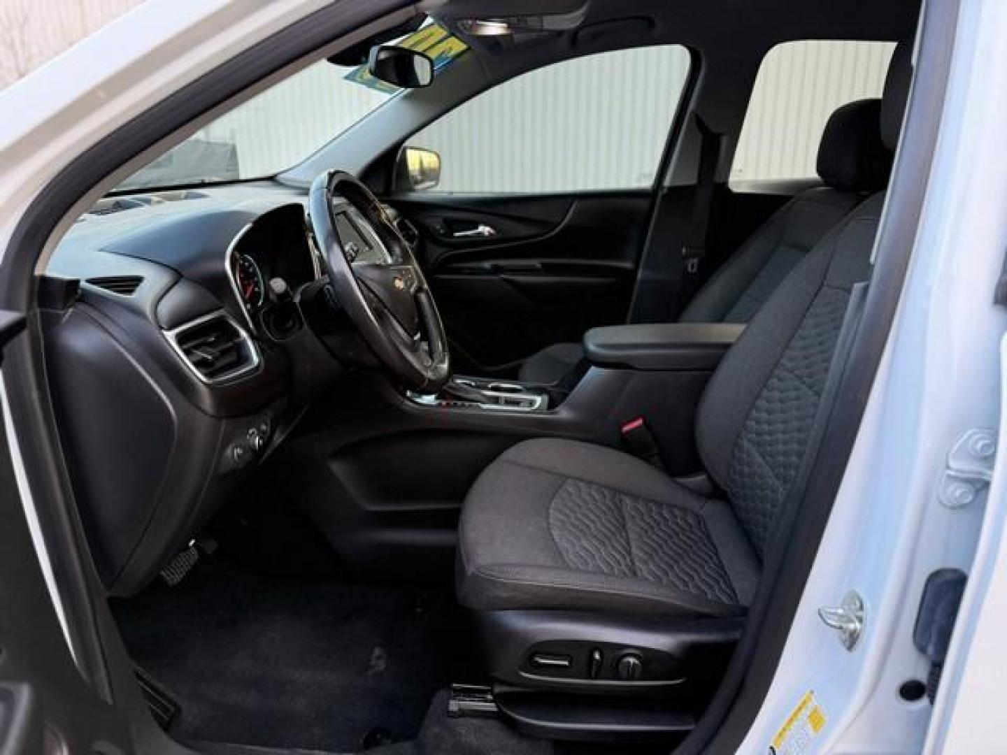 2020 SUMMIT WHITE CHEVROLET EQUINOX (3GNAXLEX8LS) with an L4,2.0L(122 CID), engine, AUTOMATIC transmission, located at 14600 Frazho Road, Warren, MI, 48089, (586) 776-3400, 42.485996, -82.974220 - Photo#9