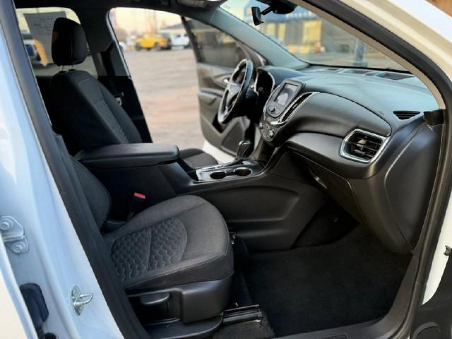 2020 SUMMIT WHITE CHEVROLET EQUINOX (3GNAXLEX8LS) with an L4,2.0L(122 CID), engine, AUTOMATIC transmission, located at 14600 Frazho Road, Warren, MI, 48089, (586) 776-3400, 42.485996, -82.974220 - Photo#13