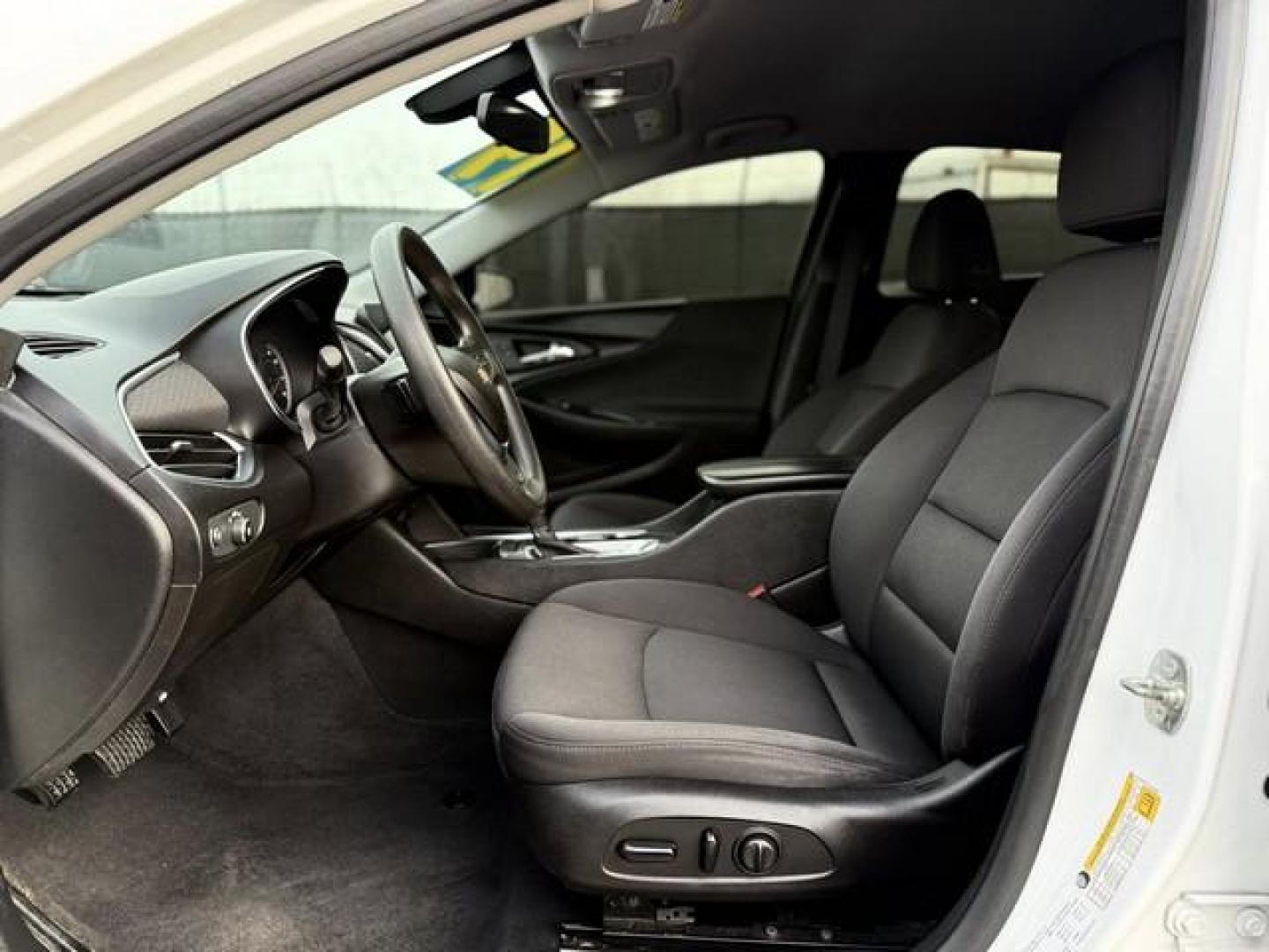 2019 WHITE CHEVROLET MALIBU (1G1ZD5ST6KF) with an L4,1.5L(91 CID),DOHC engine, AUTOMATIC transmission, located at 14600 Frazho Road, Warren, MI, 48089, (586) 776-3400, 42.485996, -82.974220 - Photo#8