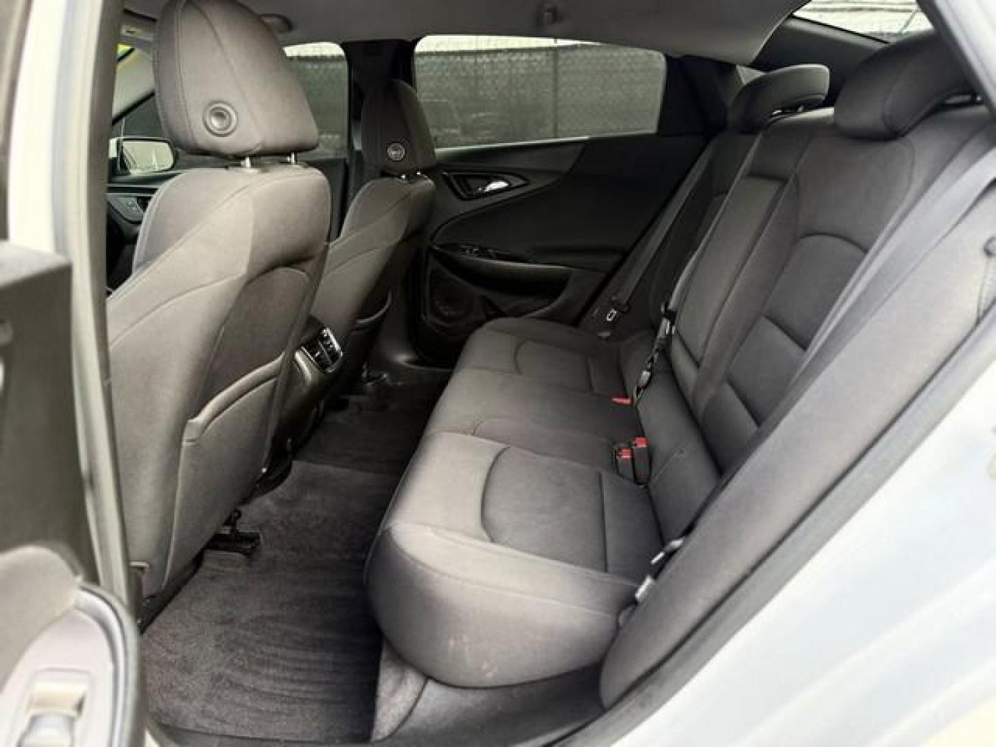 2019 WHITE CHEVROLET MALIBU (1G1ZD5ST6KF) with an L4,1.5L(91 CID),DOHC engine, AUTOMATIC transmission, located at 14600 Frazho Road, Warren, MI, 48089, (586) 776-3400, 42.485996, -82.974220 - Photo#9