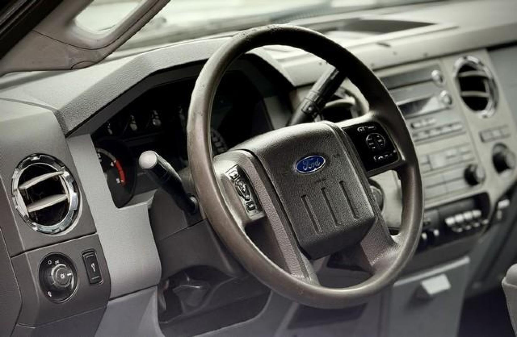 2015 WHITE FORD F-250 SUPER DUTY (1FT7W2BT0FE) with an V8,6.7L(406 CID),OHV engine, AUTOMATIC transmission, located at 14600 Frazho Road, Warren, MI, 48089, (586) 776-3400, 42.485996, -82.974220 - Photo#11