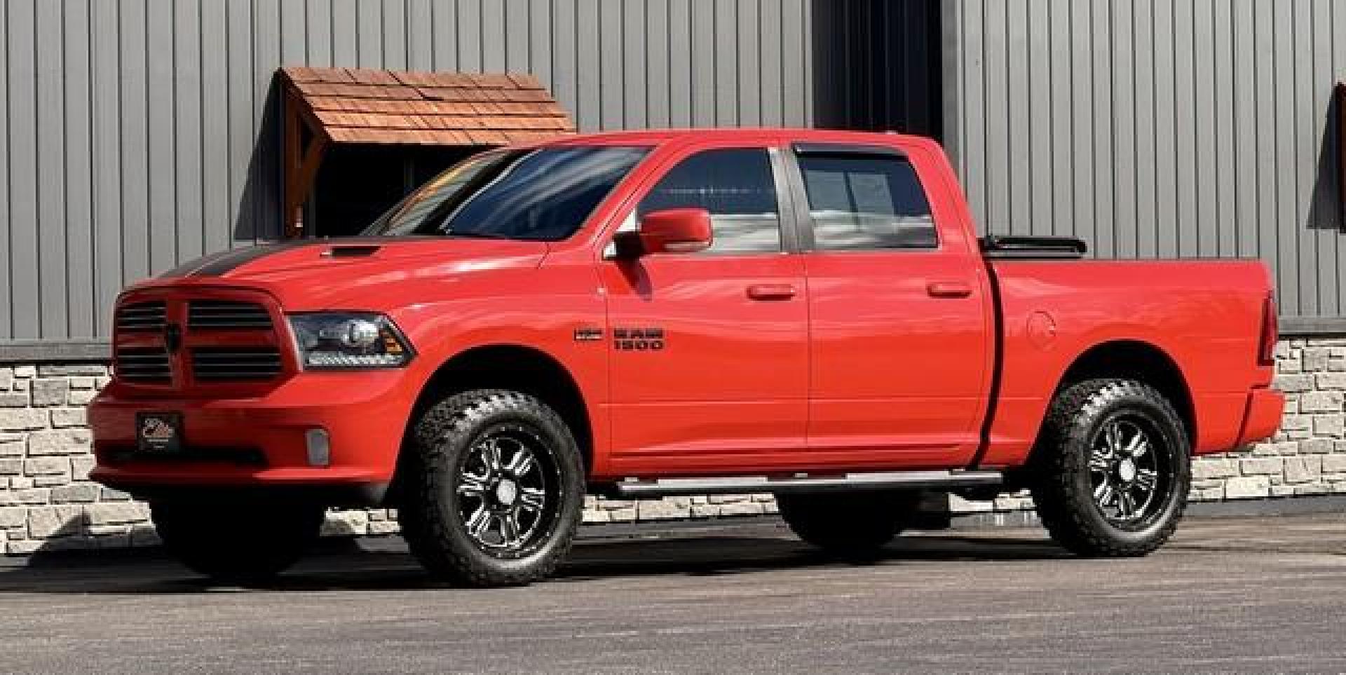 2016 RED RAM 1500 (1C6RR7MT9GS) with an V8,5.7L(345 CID),OHV engine, AUTOMATIC transmission, located at 14600 Frazho Road, Warren, MI, 48089, (586) 776-3400, 42.485996, -82.974220 - Photo#3