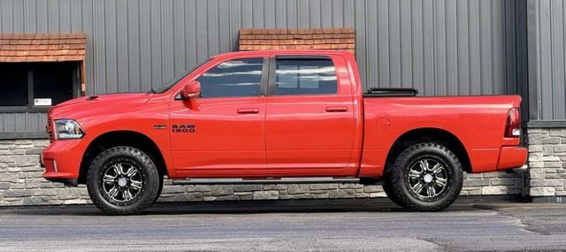 2016 RED RAM 1500 (1C6RR7MT9GS) with an V8,5.7L(345 CID),OHV engine, AUTOMATIC transmission, located at 14600 Frazho Road, Warren, MI, 48089, (586) 776-3400, 42.485996, -82.974220 - Photo#4