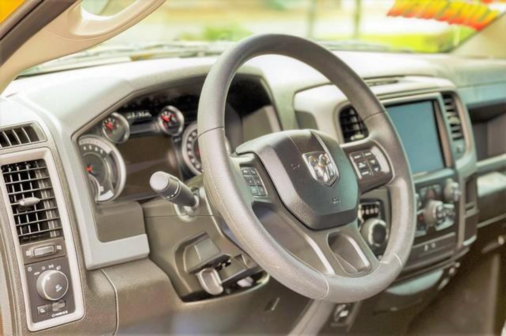 2019 ORANGE CRUSH RAM 1500 CLASSIC (1C6RR7KT4KS) with an V8,5.7L(345 CID), engine, AUTOMATIC transmission, located at 14600 Frazho Road, Warren, MI, 48089, (586) 776-3400, 42.485996, -82.974220 - Photo#6