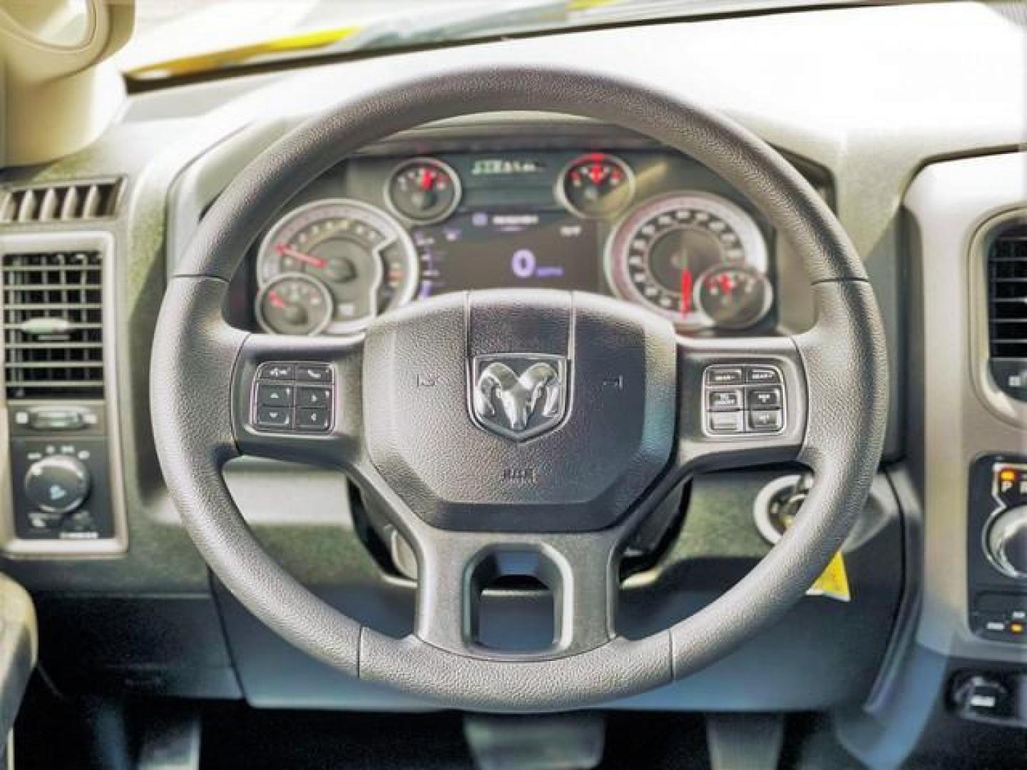 2019 ORANGE CRUSH RAM 1500 CLASSIC (1C6RR7KT4KS) with an V8,5.7L(345 CID), engine, AUTOMATIC transmission, located at 14600 Frazho Road, Warren, MI, 48089, (586) 776-3400, 42.485996, -82.974220 - Photo#8