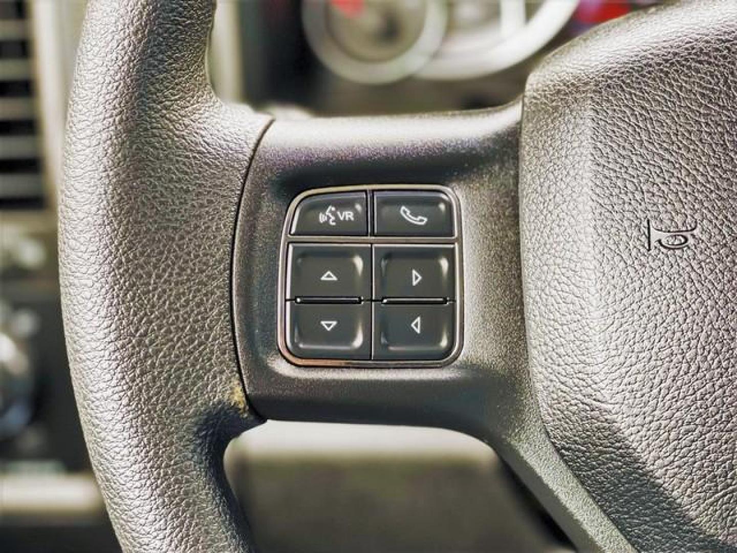 2019 ORANGE CRUSH RAM 1500 CLASSIC (1C6RR7KT4KS) with an V8,5.7L(345 CID), engine, AUTOMATIC transmission, located at 14600 Frazho Road, Warren, MI, 48089, (586) 776-3400, 42.485996, -82.974220 - Photo#9