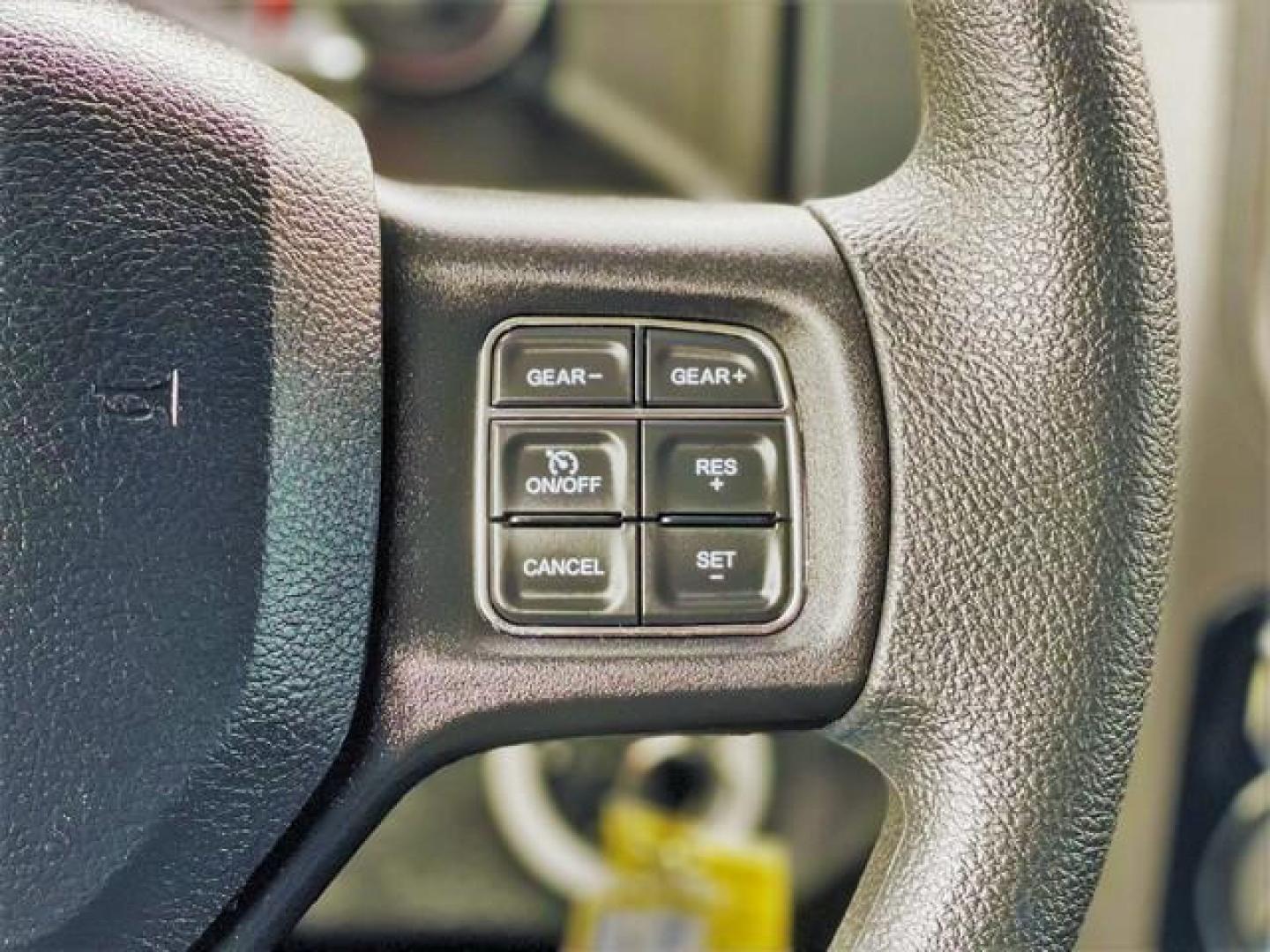 2019 ORANGE CRUSH RAM 1500 CLASSIC (1C6RR7KT4KS) with an V8,5.7L(345 CID), engine, AUTOMATIC transmission, located at 14600 Frazho Road, Warren, MI, 48089, (586) 776-3400, 42.485996, -82.974220 - Photo#10