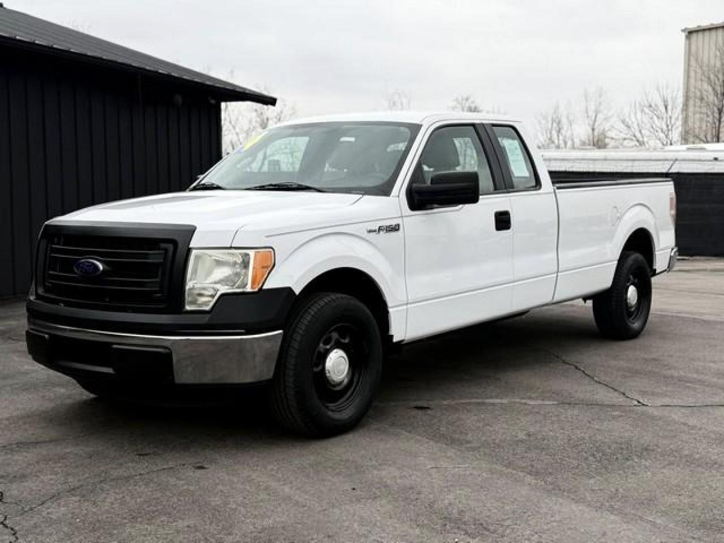 2014 OXFORD WHITE FORD F-150 (1FTFX1CF1EK) with an V8,5.0L(302 CID),DOHC engine, AUTOMATIC transmission, located at 14600 Frazho Road, Warren, MI, 48089, (586) 776-3400, 42.485996, -82.974220 - Photo#1