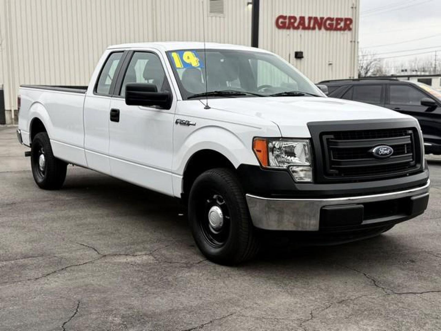 2014 OXFORD WHITE FORD F-150 (1FTFX1CF1EK) with an V8,5.0L(302 CID),DOHC engine, AUTOMATIC transmission, located at 14600 Frazho Road, Warren, MI, 48089, (586) 776-3400, 42.485996, -82.974220 - Photo#3