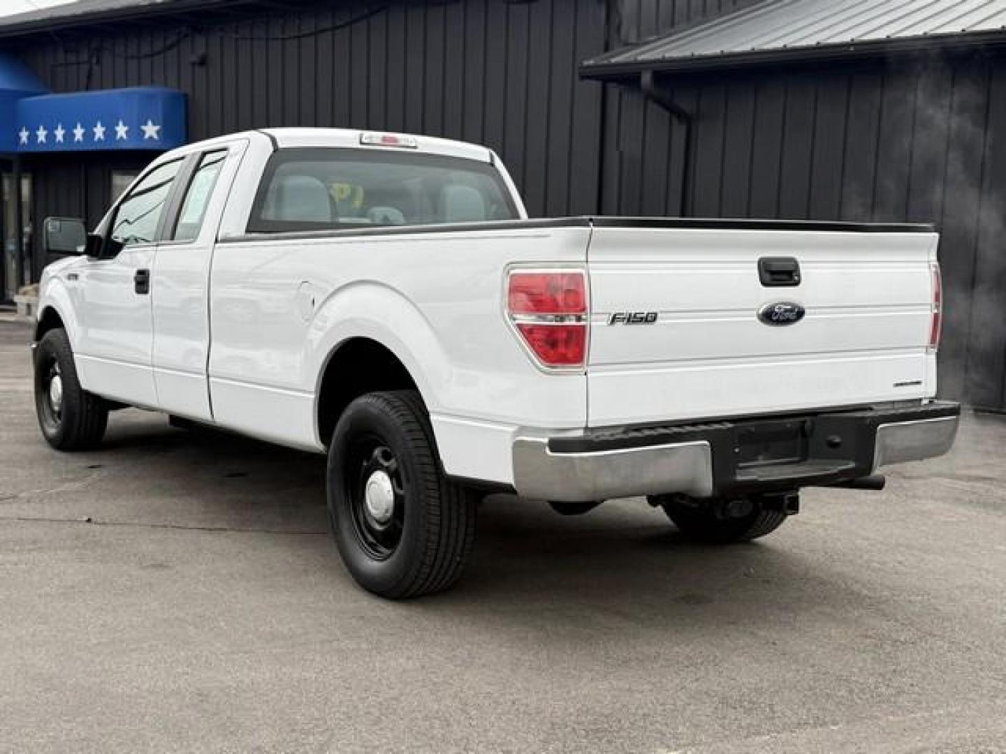2014 OXFORD WHITE FORD F-150 (1FTFX1CF1EK) with an V8,5.0L(302 CID),DOHC engine, AUTOMATIC transmission, located at 14600 Frazho Road, Warren, MI, 48089, (586) 776-3400, 42.485996, -82.974220 - Photo#7