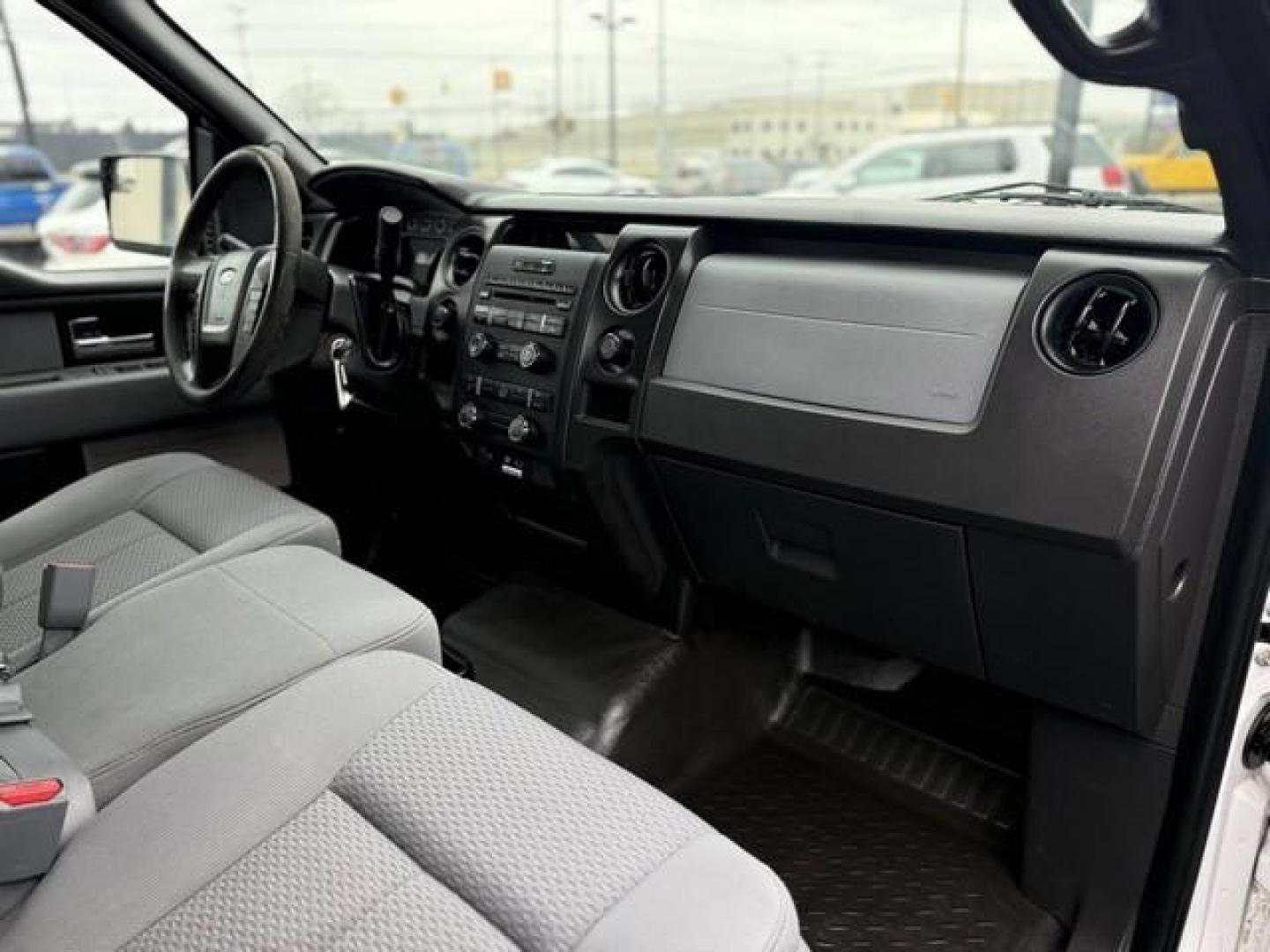 2014 OXFORD WHITE FORD F-150 (1FTFX1CF1EK) with an V8,5.0L(302 CID),DOHC engine, AUTOMATIC transmission, located at 14600 Frazho Road, Warren, MI, 48089, (586) 776-3400, 42.485996, -82.974220 - Photo#11