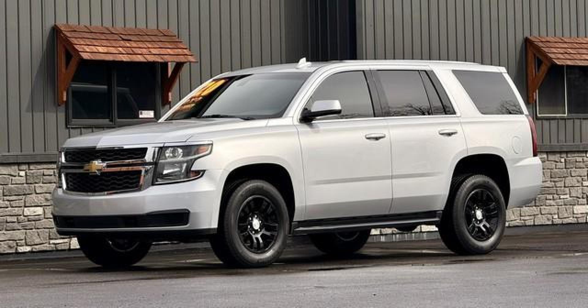 2020 SILVER CHEVROLET TAHOE (1GNSKFKC1LR) with an V8,5.3L(325 CID),OHV engine, AUTOMATIC transmission, located at 14600 Frazho Road, Warren, MI, 48089, (586) 776-3400, 42.485996, -82.974220 - Photo#0