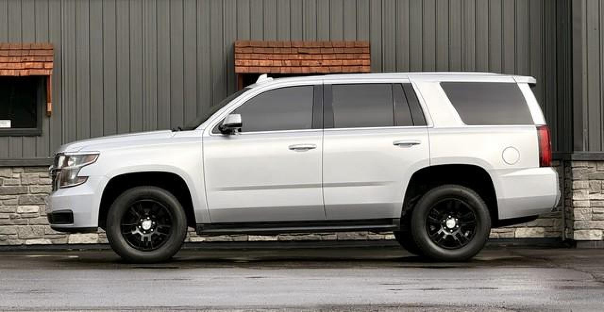 2020 SILVER CHEVROLET TAHOE (1GNSKFKC1LR) with an V8,5.3L(325 CID),OHV engine, AUTOMATIC transmission, located at 14600 Frazho Road, Warren, MI, 48089, (586) 776-3400, 42.485996, -82.974220 - Photo#1