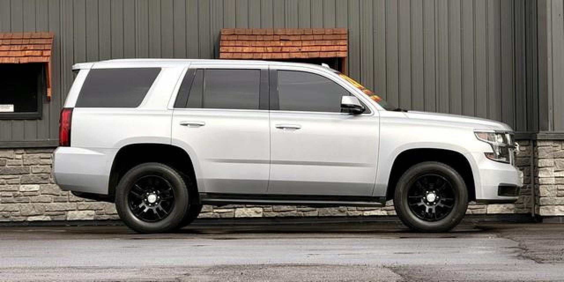 2020 SILVER CHEVROLET TAHOE (1GNSKFKC1LR) with an V8,5.3L(325 CID),OHV engine, AUTOMATIC transmission, located at 14600 Frazho Road, Warren, MI, 48089, (586) 776-3400, 42.485996, -82.974220 - Photo#2