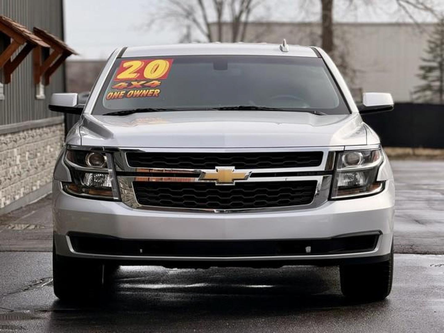 2020 SILVER CHEVROLET TAHOE (1GNSKFKC1LR) with an V8,5.3L(325 CID),OHV engine, AUTOMATIC transmission, located at 14600 Frazho Road, Warren, MI, 48089, (586) 776-3400, 42.485996, -82.974220 - Photo#4