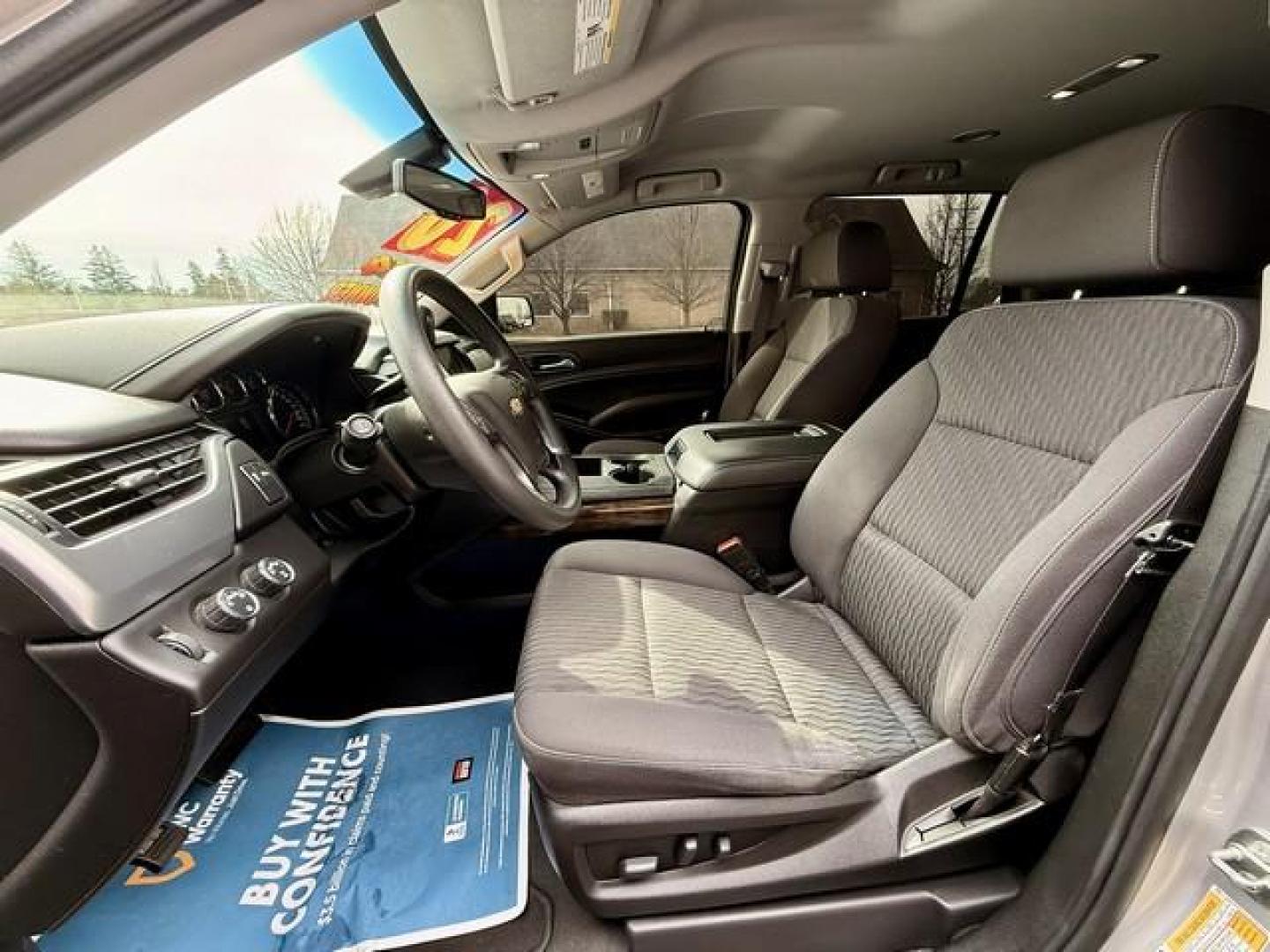 2020 SILVER CHEVROLET TAHOE (1GNSKFKC1LR) with an V8,5.3L(325 CID),OHV engine, AUTOMATIC transmission, located at 14600 Frazho Road, Warren, MI, 48089, (586) 776-3400, 42.485996, -82.974220 - Photo#6