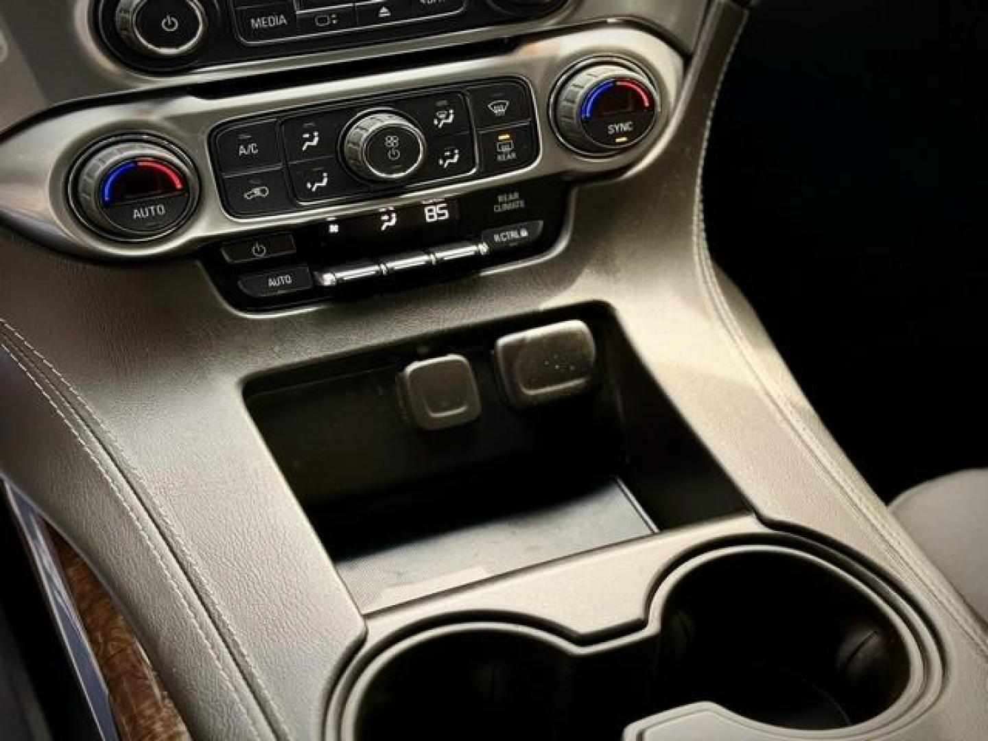 2020 SILVER CHEVROLET TAHOE (1GNSKFKC1LR) with an V8,5.3L(325 CID),OHV engine, AUTOMATIC transmission, located at 14600 Frazho Road, Warren, MI, 48089, (586) 776-3400, 42.485996, -82.974220 - Photo#11