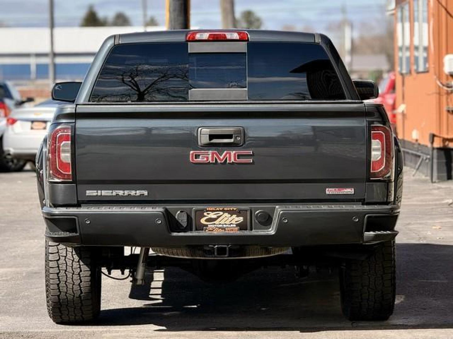 2017 GRAY GMC SIERRA 1500 (3GTU2NEC2HG) with an V8,5.3L(325 CID),OHV engine, AUTOMATIC transmission, located at 14600 Frazho Road, Warren, MI, 48089, (586) 776-3400, 42.485996, -82.974220 - Photo#5