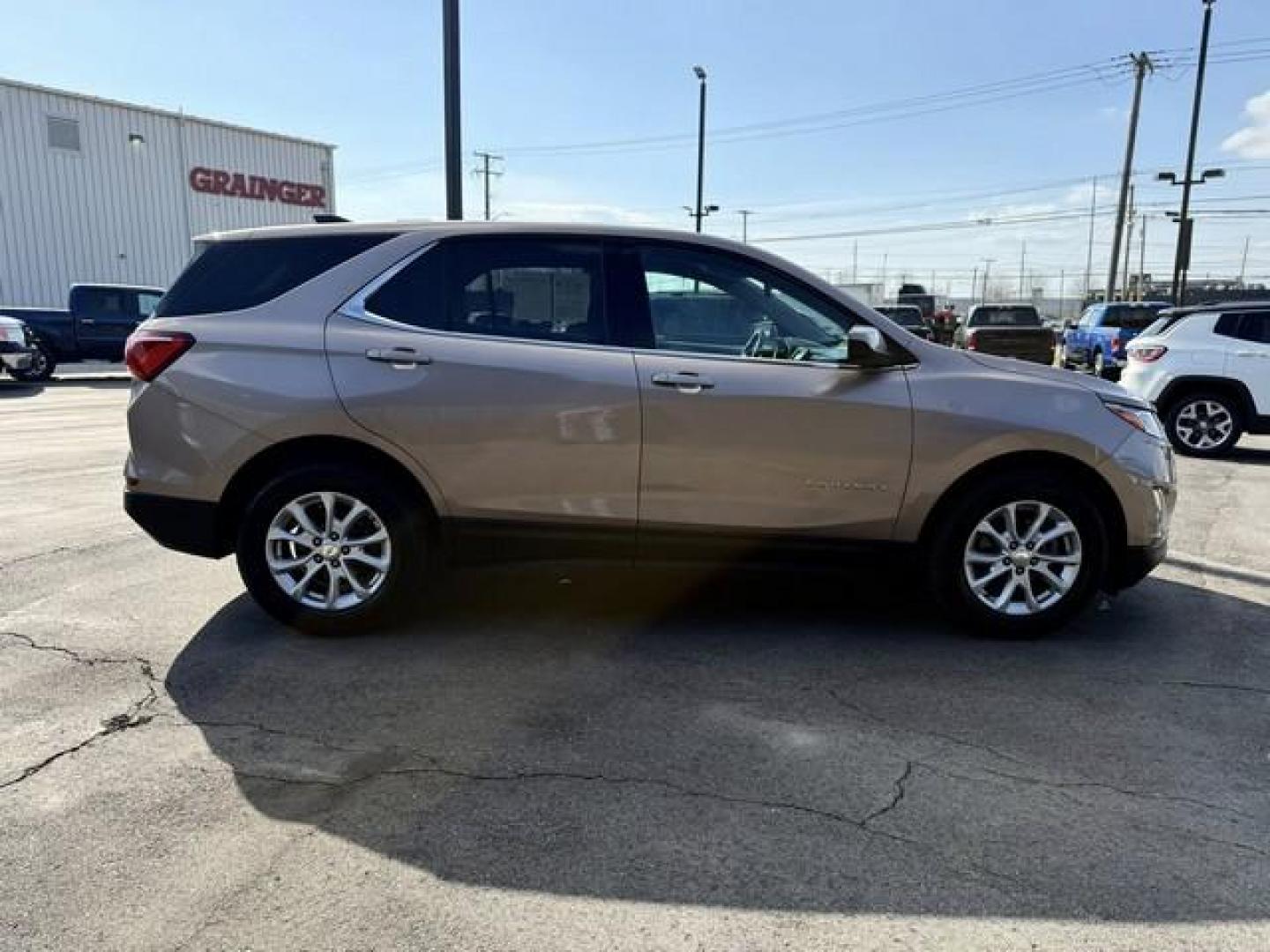 2019 BRONZE CHEVROLET EQUINOX (2GNAXKEV4K6) with an L4,1.5L(91 CID),DOHC engine, AUTOMATIC transmission, located at 14600 Frazho Road, Warren, MI, 48089, (586) 776-3400, 42.485996, -82.974220 - Photo#4