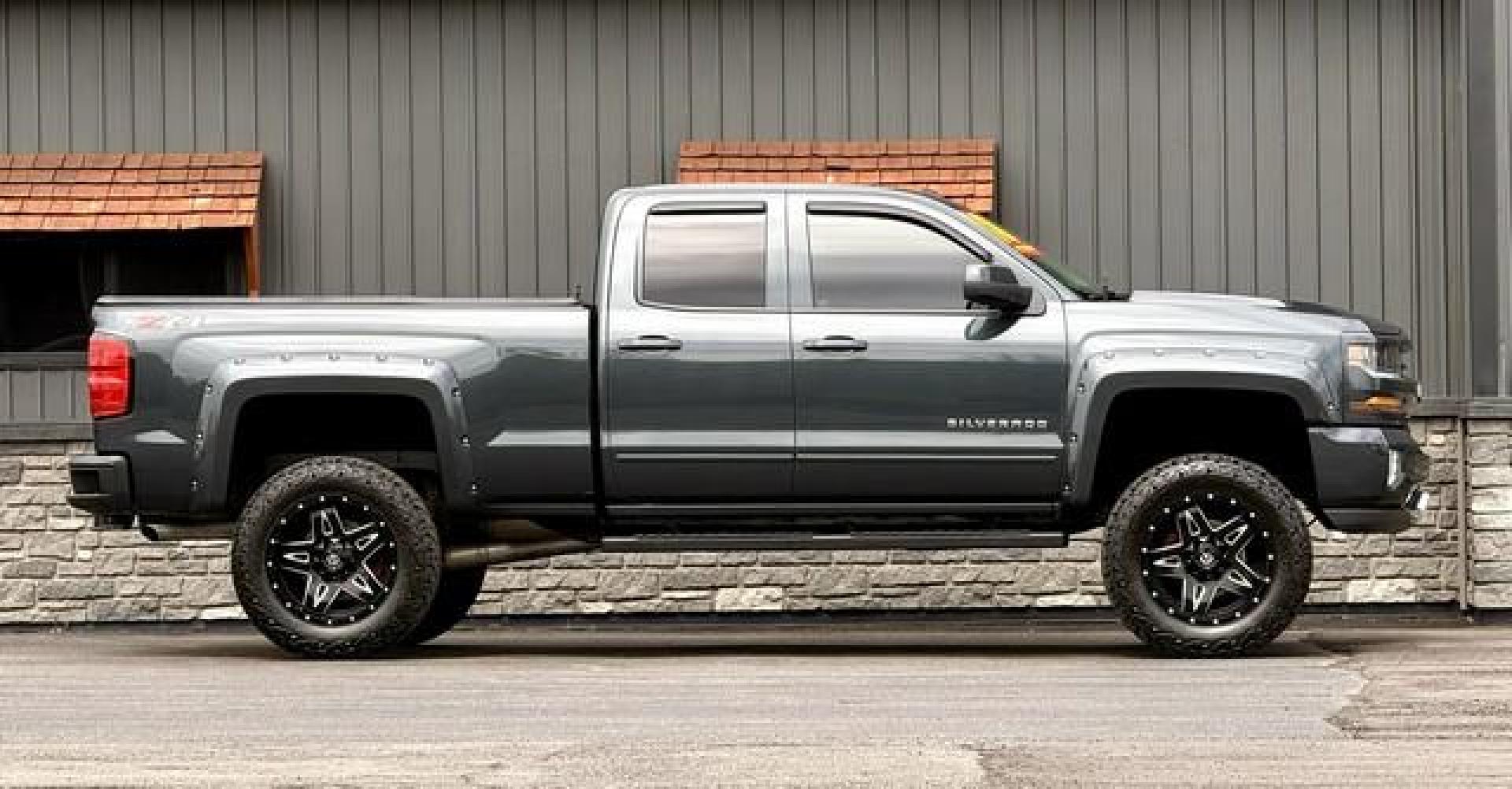2018 GRAY CHEVROLET SILVERADO 1500 (1GCVKREC6JZ) with an V8,5.3L(325 CID),OHV engine, AUTOMATIC transmission, located at 14600 Frazho Road, Warren, MI, 48089, (586) 776-3400, 42.485996, -82.974220 - Photo#0
