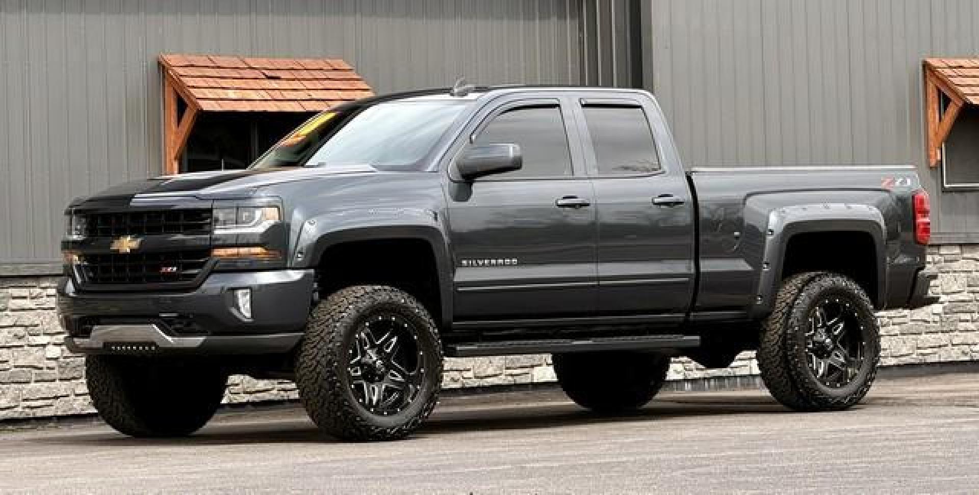 2018 GRAY CHEVROLET SILVERADO 1500 (1GCVKREC6JZ) with an V8,5.3L(325 CID),OHV engine, AUTOMATIC transmission, located at 14600 Frazho Road, Warren, MI, 48089, (586) 776-3400, 42.485996, -82.974220 - Photo#1