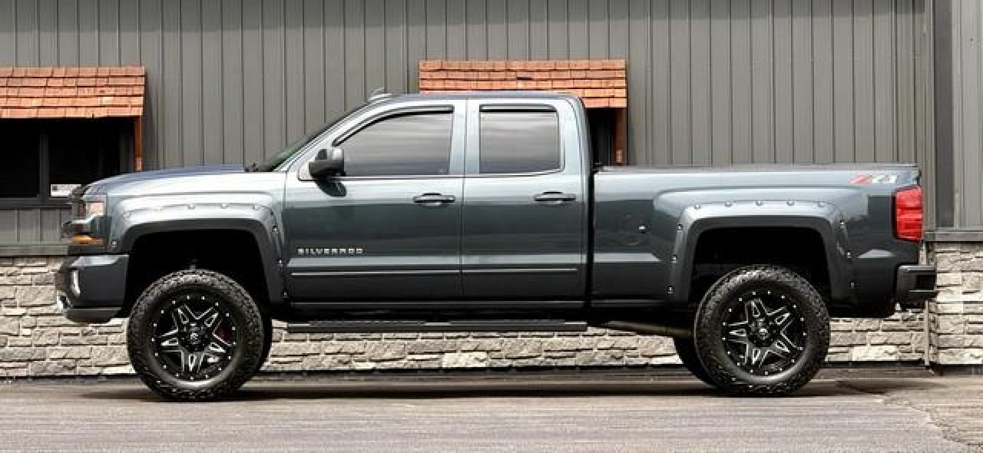 2018 GRAY CHEVROLET SILVERADO 1500 (1GCVKREC6JZ) with an V8,5.3L(325 CID),OHV engine, AUTOMATIC transmission, located at 14600 Frazho Road, Warren, MI, 48089, (586) 776-3400, 42.485996, -82.974220 - Photo#2