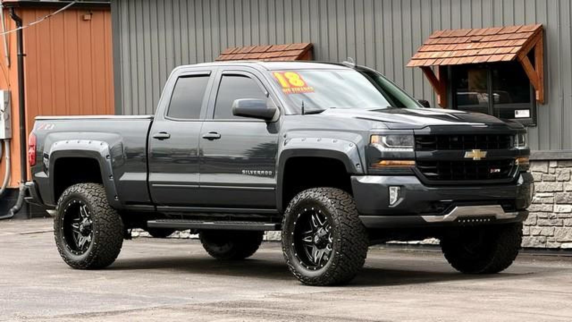 2018 GRAY CHEVROLET SILVERADO 1500 (1GCVKREC6JZ) with an V8,5.3L(325 CID),OHV engine, AUTOMATIC transmission, located at 14600 Frazho Road, Warren, MI, 48089, (586) 776-3400, 42.485996, -82.974220 - Photo#3