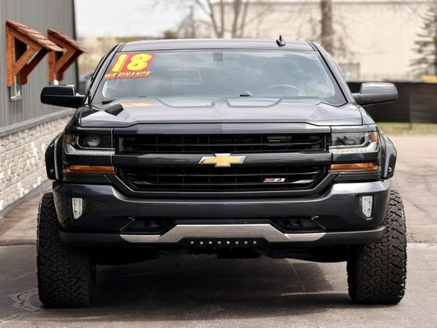 2018 GRAY CHEVROLET SILVERADO 1500 (1GCVKREC6JZ) with an V8,5.3L(325 CID),OHV engine, AUTOMATIC transmission, located at 14600 Frazho Road, Warren, MI, 48089, (586) 776-3400, 42.485996, -82.974220 - Photo#4