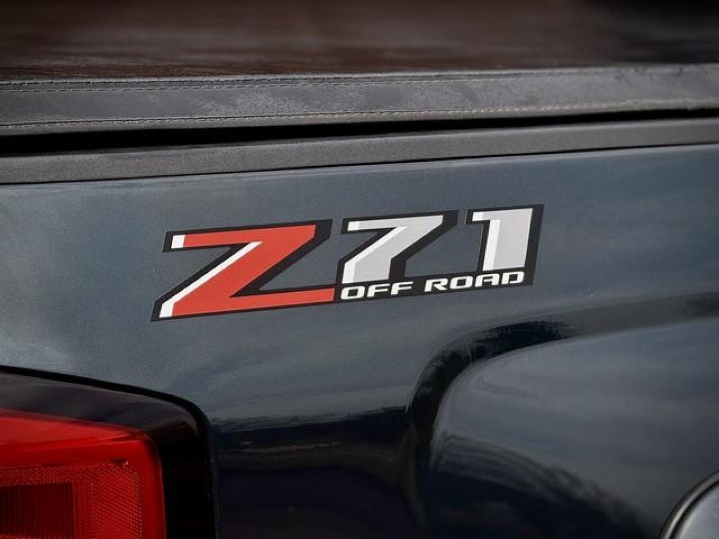 2018 GRAY CHEVROLET SILVERADO 1500 (1GCVKREC6JZ) with an V8,5.3L(325 CID),OHV engine, AUTOMATIC transmission, located at 14600 Frazho Road, Warren, MI, 48089, (586) 776-3400, 42.485996, -82.974220 - Photo#6