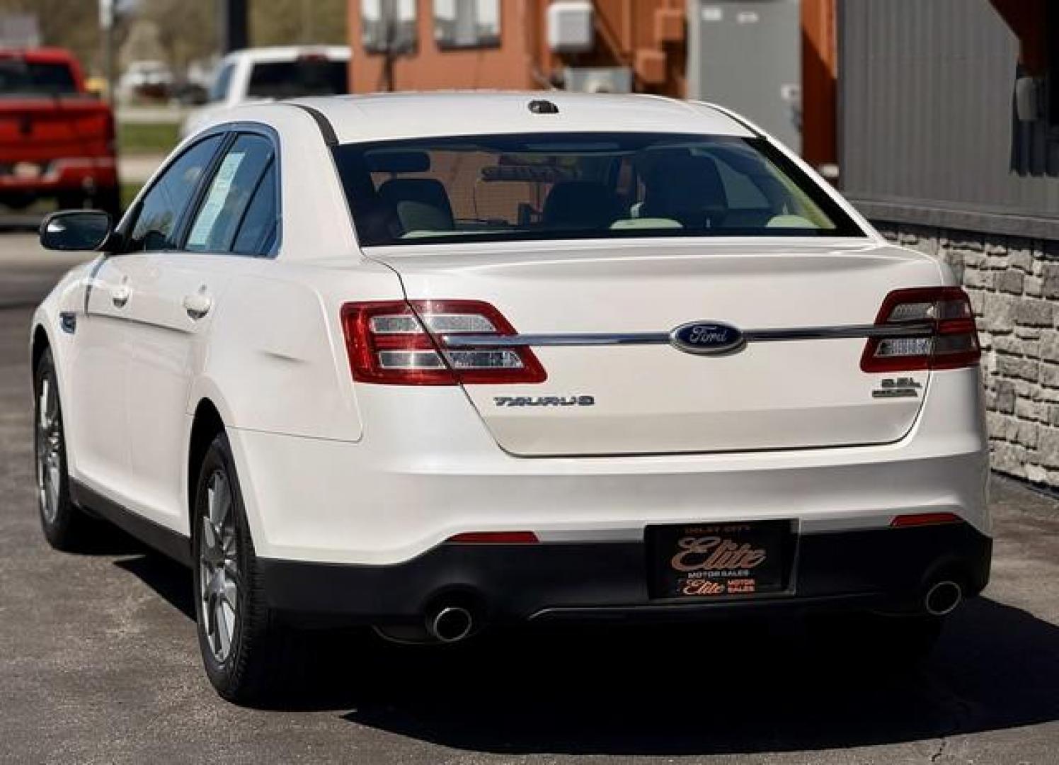 2013 WHITE PLATINUM FORD TAURUS (1FAHP2E86DG) with an V6,3.5L(213 CID),DOHC engine, AUTOMATIC transmission, located at 14600 Frazho Road, Warren, MI, 48089, (586) 776-3400, 42.485996, -82.974220 - Photo#5
